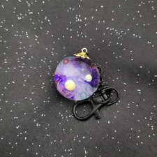 Usado, Chaveiro Galáxia Feito à Mão Resina UV 30mm com Opalas Sintéticas e Brilho no Escuro  comprar usado  Enviando para Brazil