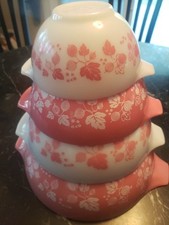 Usado, Conjunto de 4 tigelas de aninhamento vintage Pyrex rosa groselha branca #441.442.443.444 comprar usado  Enviando para Brazil