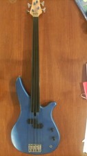 Basso elettrico yamaha usato  Roma