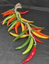 Pimentas penduradas de cerâmica de vidro artístico, em uma corda. Decoração de cozinha verde laranja vermelho comprar usado  Enviando para Brazil