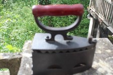 Lindo ferro para passar ferro fundido antigo cabo de brasas golfinho bom estado centavo comprar usado  Enviando para Brazil