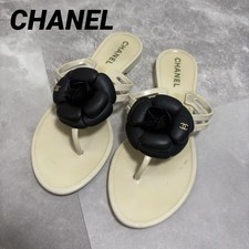 Chanel camellia tong d'occasion  Expédié en Belgium
