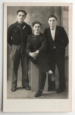 Young men old d'occasion  Expédié en Belgium
