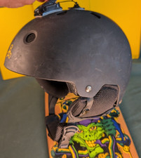 CAPACETE DE SKATE -Triple Eight - Com ajuste ajustável e fones de ouvido e acessório GoPro comprar usado  Enviando para Brazil
