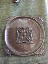 Antigua bandeja de cobre martillado y en relieve artesanías pátina profunda C.1890 segunda mano  Embacar hacia Mexico