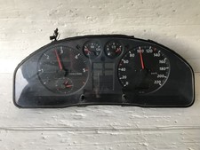 Quadro strumenti contachilomet usato Quadro strumenti contachilomet usato  Italia