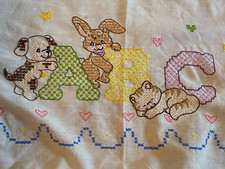 Folha de berço vintage bordada à mão ponto cruz branca. Cachorro gato ABC's 33"x44" comprar usado  Enviando para Brazil