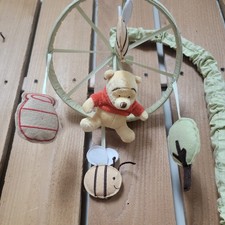 Usado, Berço móvel Disney clássico Winnie The Pooh 2011 verde sálvia abelhas pote de mel comprar usado Usado, Berço móvel Disney clássico Winnie The Pooh 2011 verde sálvia abelhas pote de mel comprar usado  Enviando para Brazil