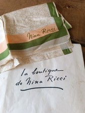 Foulard nina ricci d'occasion  Andouillé