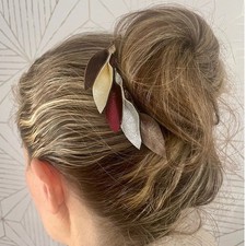 Pente de cabelo artesanal de pétala de couro multicolorido feito à mão comprar usado Pente de cabelo artesanal de pétala de couro multicolorido feito à mão comprar usado  Enviando para Brazil