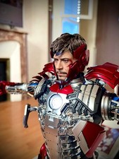 Hot Toys MMS600 Iron Man Mark V Suit Up Deluxe Suitcase 1/6 Tony Stark LED FR comprar usado Hot Toys MMS600 Iron Man Mark V Suit Up Deluxe Suitcase 1/6 Tony Stark LED FR comprar usado  Enviando para Brazil