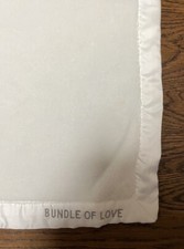 Usado, Cobertor de bebê infantil branco sólido Carter's "Bundle Of Love" acabamento acetinado pelúcia comprar usado  Enviando para Brazil
