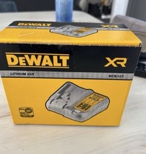 Dewalt chargeur dcb107 d'occasion Dewalt chargeur dcb107 d'occasion  Saint-Jean-de-Liversay