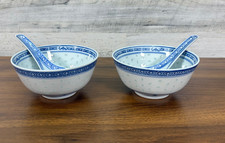 Lote de duas tigelas chinesas de porcelana azul e branco cobalto olho de arroz com colheres comprar usado  Enviando para Brazil