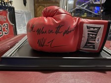 Mike tyson guanto usato  Spedire a Italy
