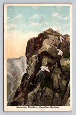 Escena de escalada de montaña en las Montañas Rocosas canadienses con escaladores en acantilado rocoso segunda mano  Embacar hacia Mexico