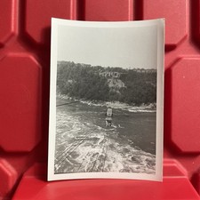 Carrinho com zíper atravessando um rio 4 1/2 x 3 1/4 fotografia vintage 1957, usado comprar usado  Enviando para Brazil
