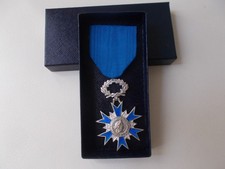 Médaille chevalier ordre d'occasion  Voulx