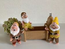 Av7 three figures d'occasion  Expédié en Belgium