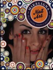 Nail art. mani usato  Italia