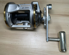 Carretel de pesca Okuma Avenger AV 300L 4.0:1 relação de engrenagem água salgada água doce comprar usado  Enviando para Brazil