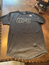 Camiseta UFC Venum autêntica semana de luta preta manga curta tamanho médio comprar usado  Enviando para Brazil