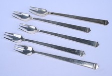 Garfos de coquetel vintage de prata esterlina Tiffany & Co. (conjunto de 5) 129 comprar usado Garfos de coquetel vintage de prata esterlina Tiffany & Co. (conjunto de 5) 129 comprar usado  Enviando para Brazil