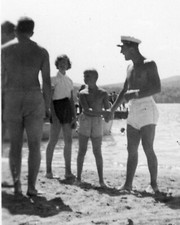 FOTO VINTAGE ORIGINAL: Acampamento de Verão Férias Lago Mar Capitão Boné Nadadores Anos 50 comprar usado FOTO VINTAGE ORIGINAL: Acampamento de Verão Férias Lago Mar Capitão Boné Nadadores Anos 50 comprar usado  Enviando para Brazil