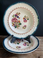 Anciennes assiettes creuses d'occasion  Laon