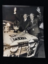 Usado, FOTO ORIGINAL DOS VENCEDORES DA COPA DO MUNDO DE 1970 DO MOTOR RACING FORD ESCOLTA IMPRENSA comprar usado  Enviando para Brazil