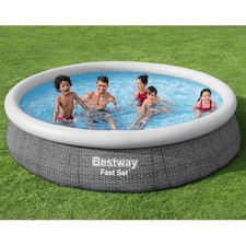 Bestway set piscina usato  Italia