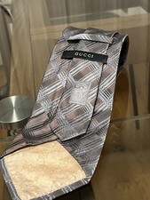 Gucci cravatta usato  Latina