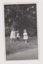 Old photo girls d'occasion  Expédié en Belgium