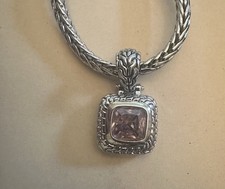 Pingente de quartzo rosa com corrente grossa tons de prata e ouro  comprar usado Pingente de quartzo rosa com corrente grossa tons de prata e ouro  comprar usado  Enviando para Brazil