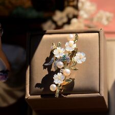 Broche doré art d'occasion Broche doré art d'occasion  Paris VI