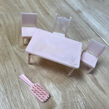 Móveis de boneca rosa e itens sortidos mesa e cadeiras de plástico anos 50 ou 60 vintage comprar usado  Enviando para Brazil