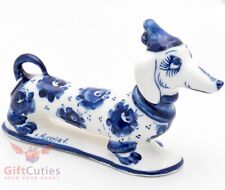 Usado, Estatueta de porcelana DACHSHUND Lady Dog em boné noturno cores Gzhel feita à mão comprar usado  Enviando para Brazil