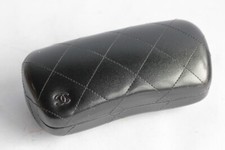 Chanel eyeglass case d'occasion  Expédié en Belgium