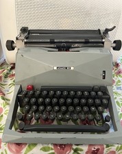 Macchina scrivere olivetti usato  Solferino