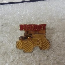 Usado, Broche de lapela esmaltado vintage Monster Truck BIGFOOT poste único dourado tonificado elevador traseiro comprar usado  Enviando para Brazil