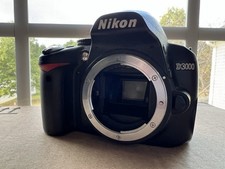 Nikon d3000 12.3mp d'occasion  Expédié en Belgium