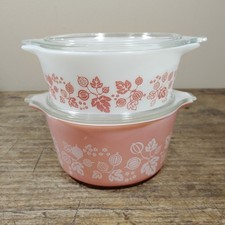 Two vintage pyrex for sale  Congerville