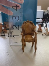 Cadeira de madeira em miniatura esculpida à mão, 2,5 polegadas. Vintage, Madeira Maciça, Acabamento Brilhante comprar usado  Enviando para Brazil