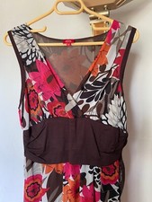 Belle robe fleurie d'occasion  Pierrelaye