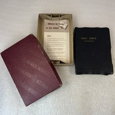 Livro de bolso ilustrado vintage Bíblia Sagrada leitura mundial comprar usado  Enviando para Brazil