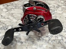 Carretel de lançamento de isca Bass Pro Shops Bionic Plus, 7.0:1. 6 rolamentos, vermelhos. BNP 10SHLE comprar usado  Enviando para Brazil