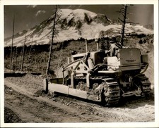 GA283 Aprox 1920 Foto Original CATERPILLAR TRATOR FABRICANTE DE ESTRADA MONTAGEM RAINIER comprar usado  Enviando para Brazil