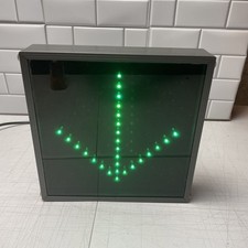Controlador de tráfico LED Signal-Tech flecha abajo y X. 12”x12”x3” segunda mano  Embacar hacia Mexico