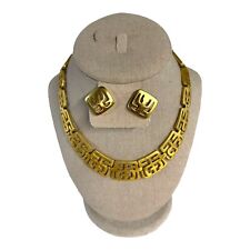 Brincos colarinho painel tom dourado Crown Trifari grupo imperatriz peça livro comprar usado Brincos colarinho painel tom dourado Crown Trifari grupo imperatriz peça livro comprar usado  Enviando para Brazil