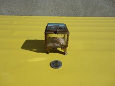 Ancienne petite boîte d'occasion  France